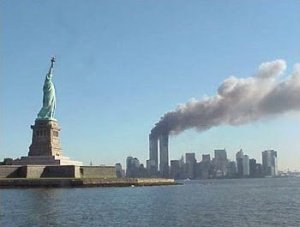 9-11_Statue_of_Liberty_and_WTC_fire